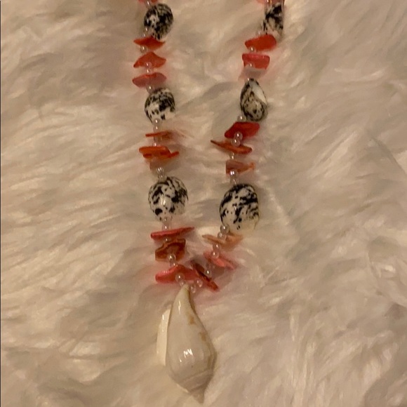 Shell necklace - Picture 2 of 3